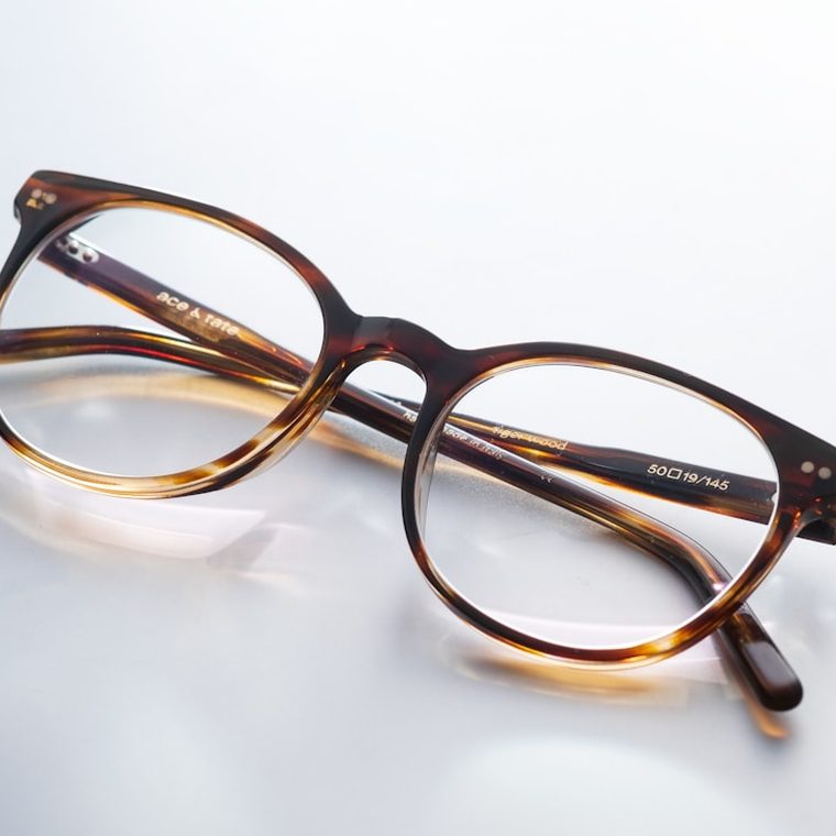 Montura redonda de acetato carey